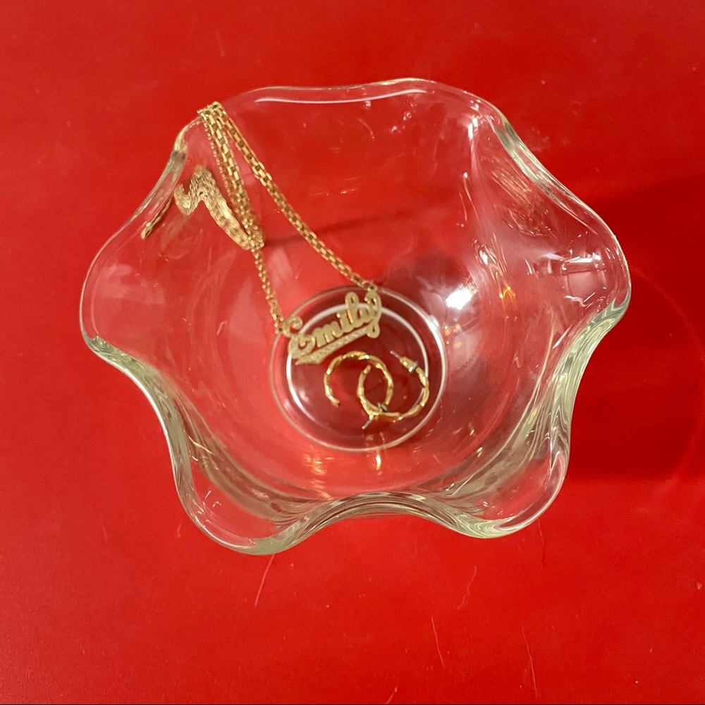 Small glass bowl with wavy edge